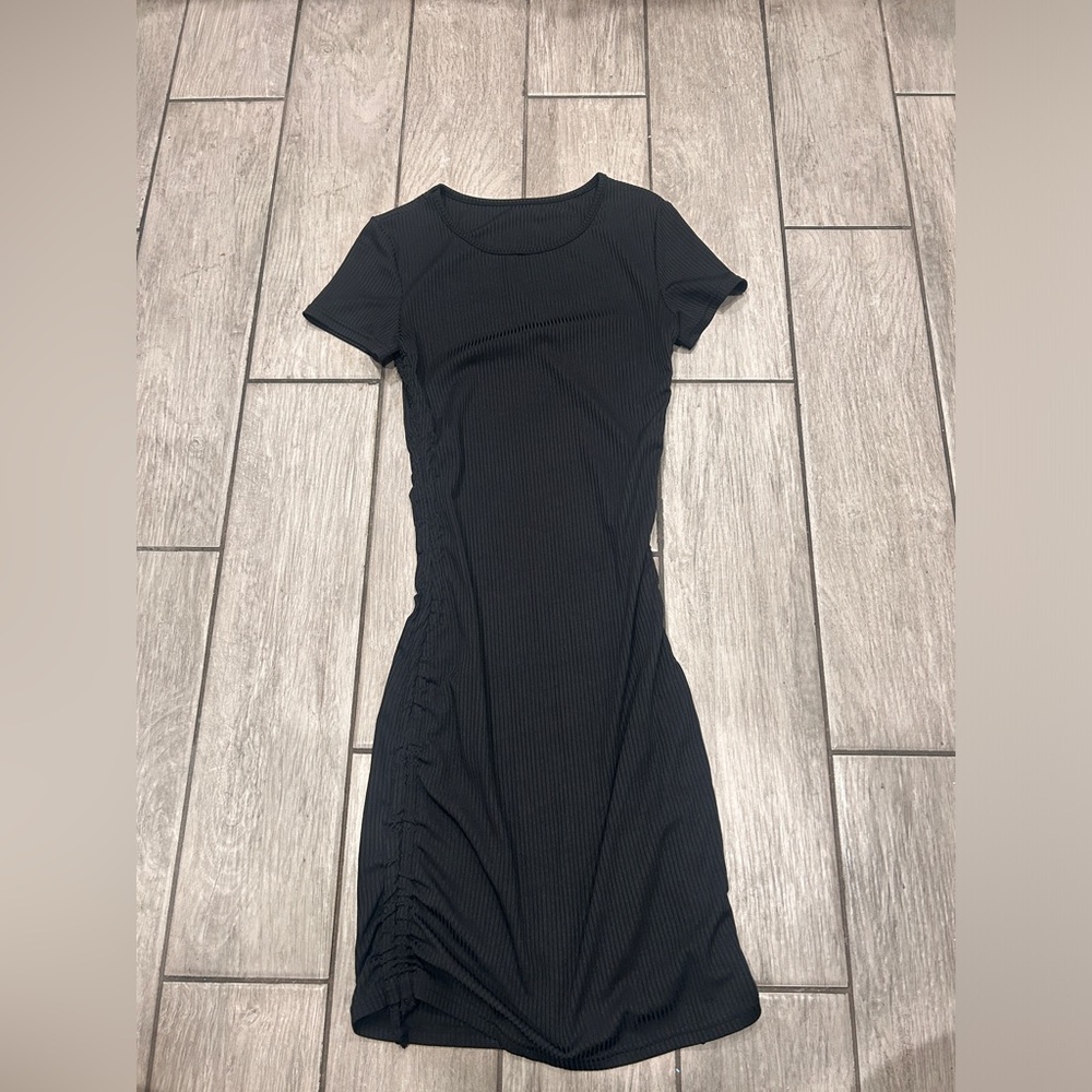 Black midi bodycon dress #bodycon #mididress